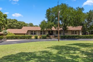 3315 Curry Road, Arlington, TX 76001