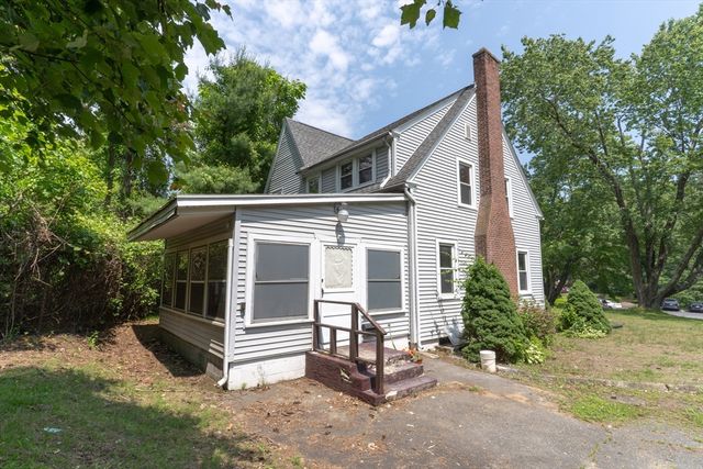 1194 Thorndike St, Palmer, MA 01069