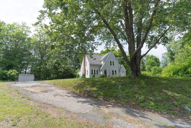 1194 Thorndike St, Palmer, MA 01069
