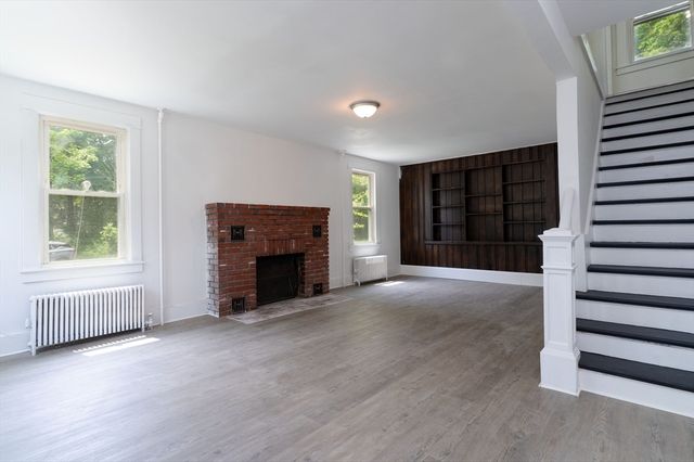 1194 Thorndike St, Palmer, MA 01069