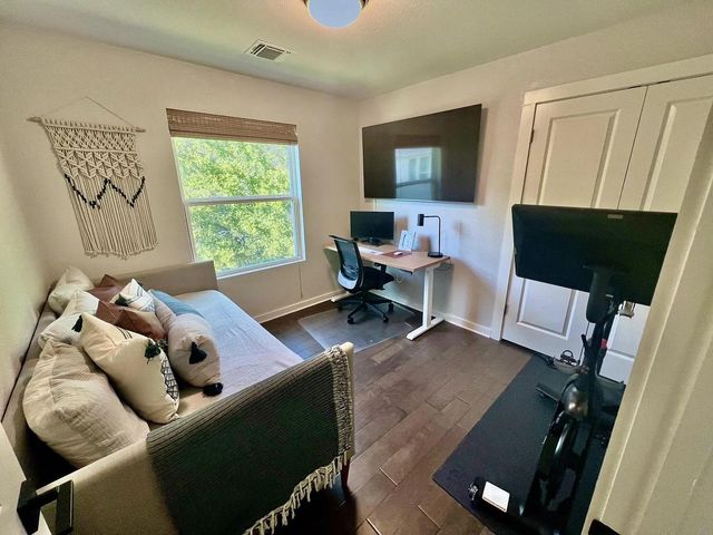 1924 Bunche RD A, Austin, TX 78721