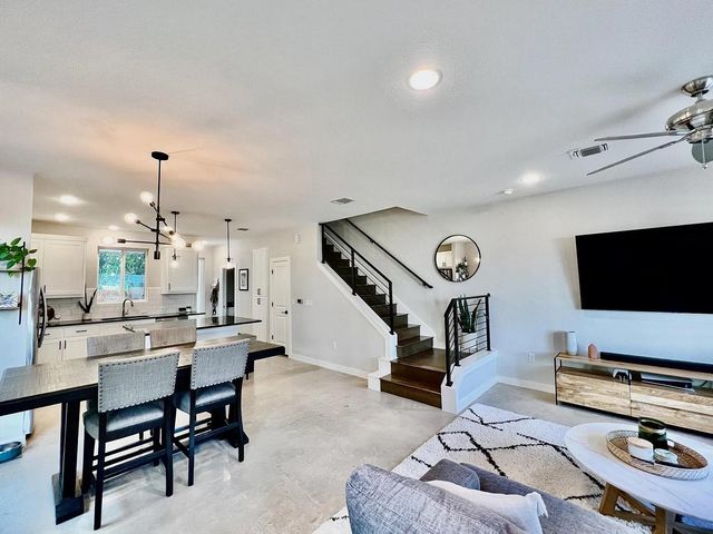 1924 Bunche RD A, Austin, TX 78721