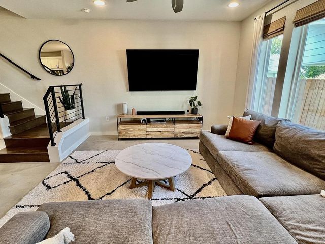 1924 Bunche RD A, Austin, TX 78721