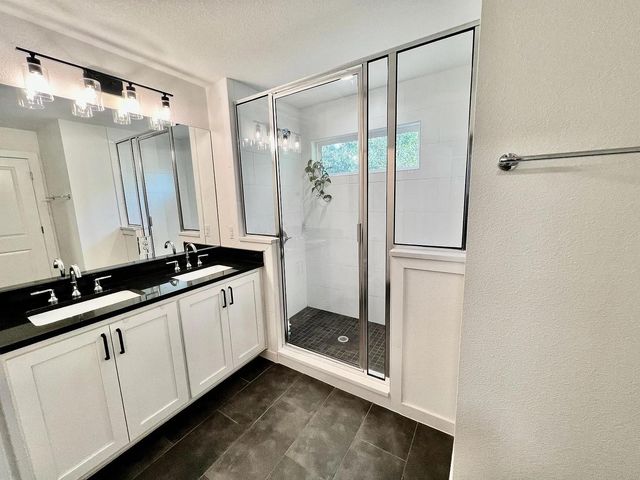 1924 Bunche RD A, Austin, TX 78721