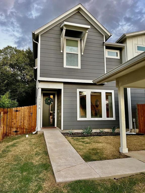 1924 Bunche RD A, Austin, TX 78721