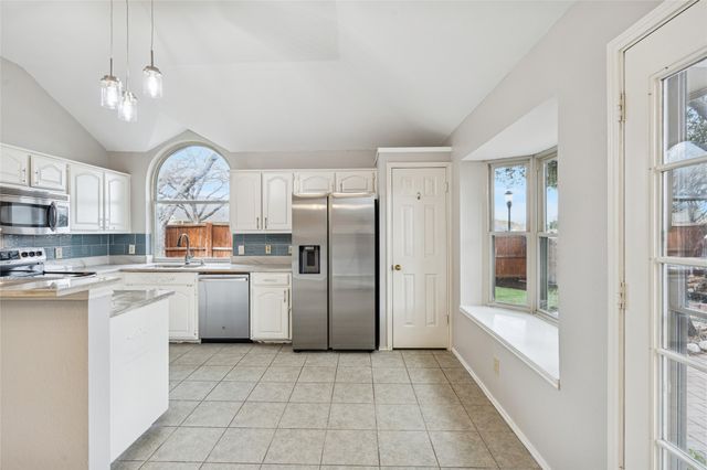 356 Arbor Court, Euless, TX 76039