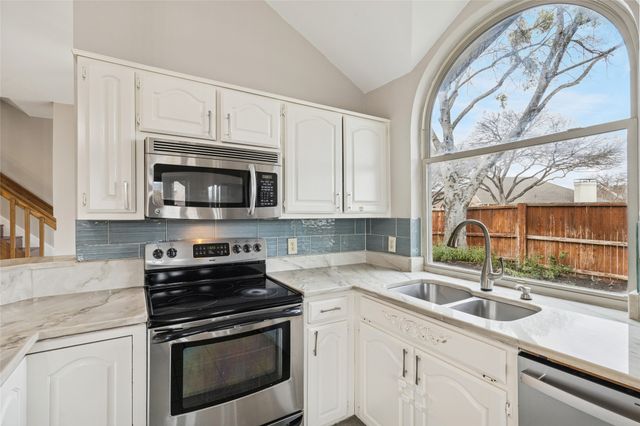 356 Arbor Court, Euless, TX 76039