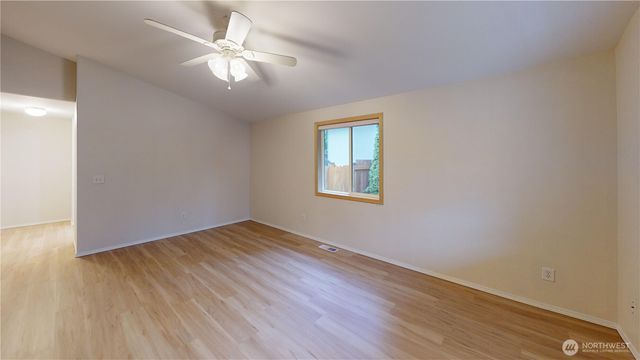 1200 N 12th Place, Mount Vernon, WA 98273