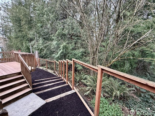 1200 N 12th Place, Mount Vernon, WA 98273