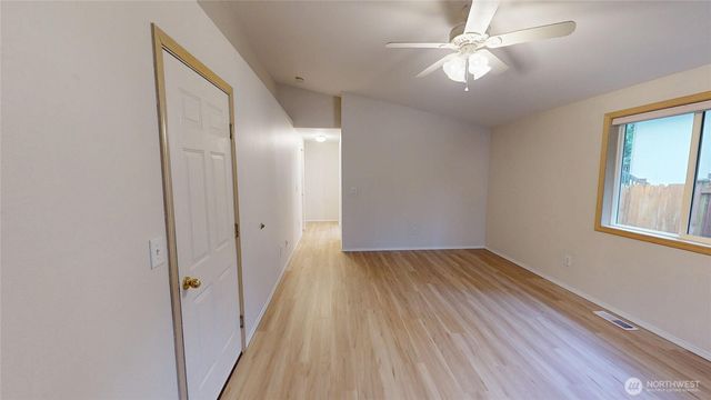 1200 N 12th Place, Mount Vernon, WA 98273