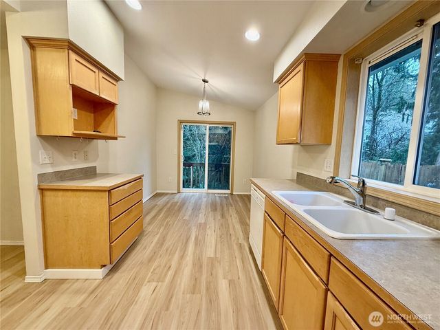 1200 N 12th Place, Mount Vernon, WA 98273