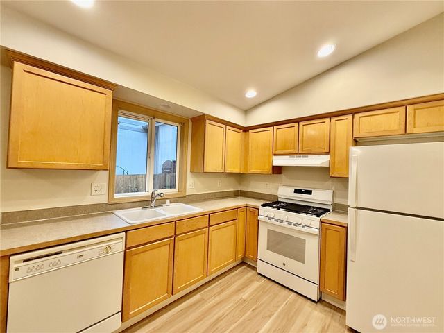 1200 N 12th Place, Mount Vernon, WA 98273