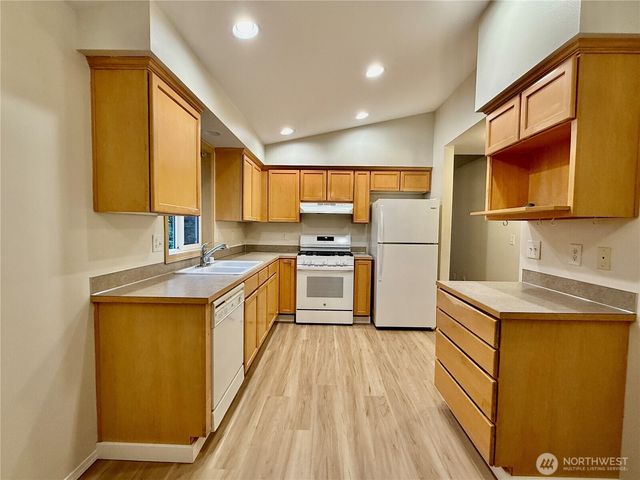 1200 N 12th Place, Mount Vernon, WA 98273