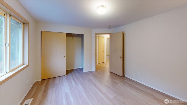 1200 N 12th Place, Mount Vernon, WA 98273