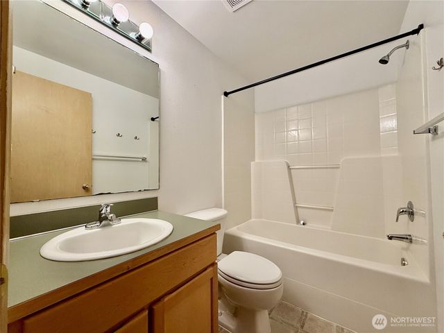 1200 N 12th Place, Mount Vernon, WA 98273