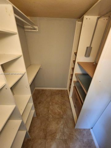 17005 SW 96th St main, Miami, FL 33196