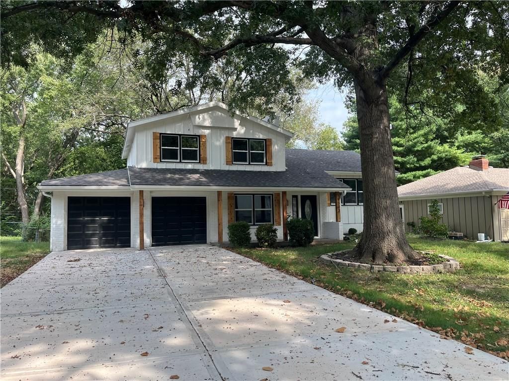 9303 Hayes Drive, Overland Park, KS 66212