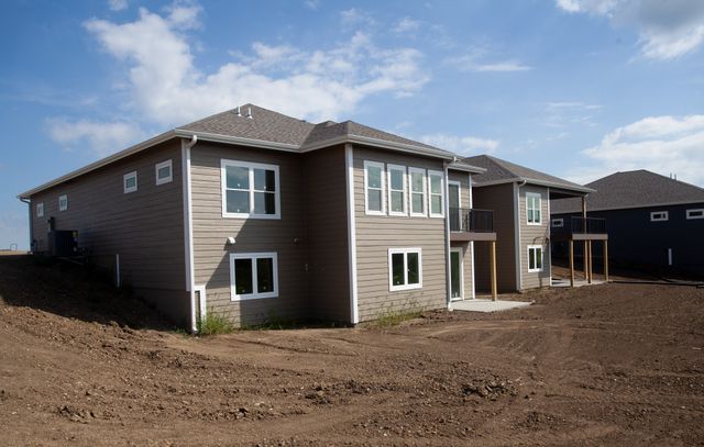 2347 N 10th Avenue E, Newton, IA 50208