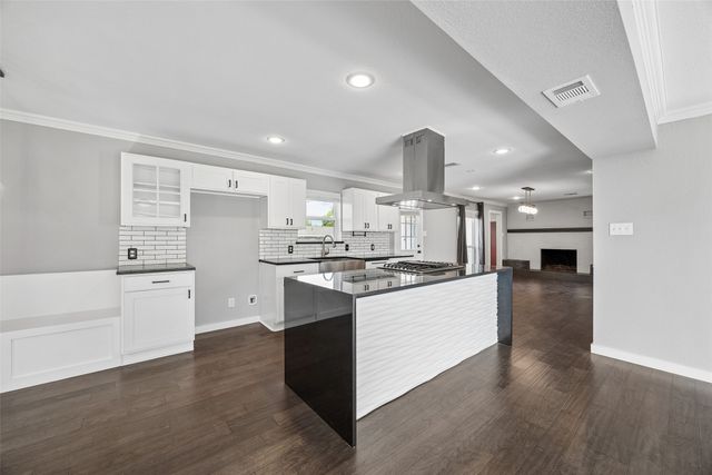 2623 Heatherwood Drive, Dallas, TX 75228