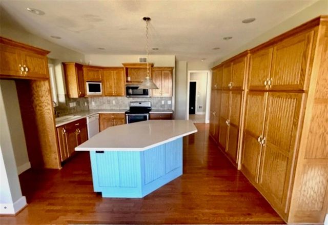22367 S MADISON Street, Spring Hill, KS 66083