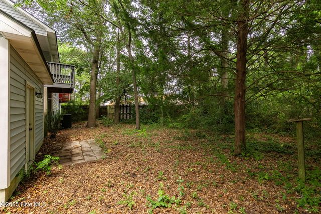 109 Savannah Avenue B, Morehead City, NC 28557