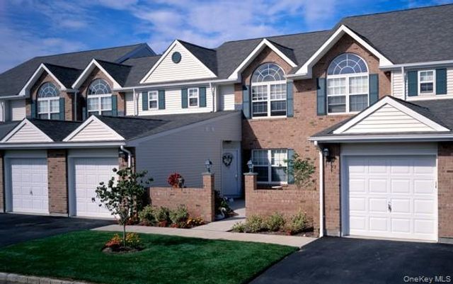 3 Horizon View Drive 3, Farmingville, NY 11738