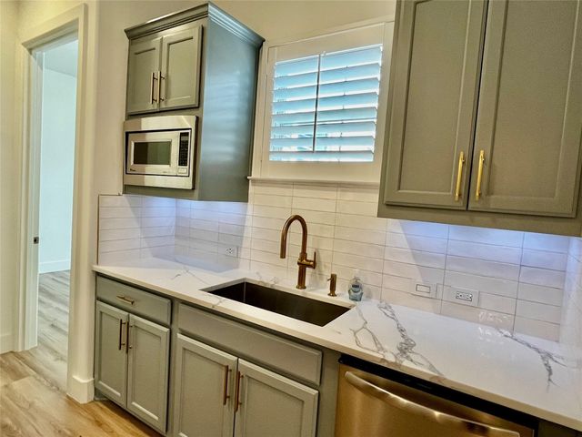 5808 McCommas Boulevard A105, Dallas, TX 75206