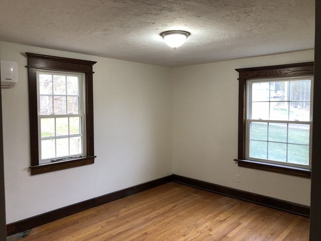 132 Main St, Rutland, MA 01543