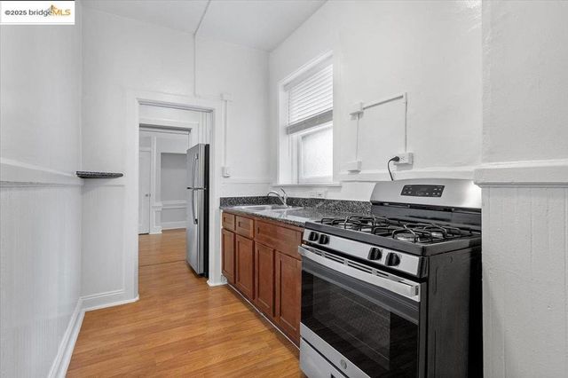 184 13th St, Oakland, CA 94612