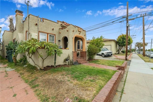 12023 Freeman Avenue, Hawthorne, CA 90250