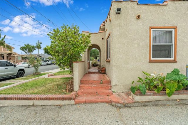 12023 Freeman Avenue, Hawthorne, CA 90250