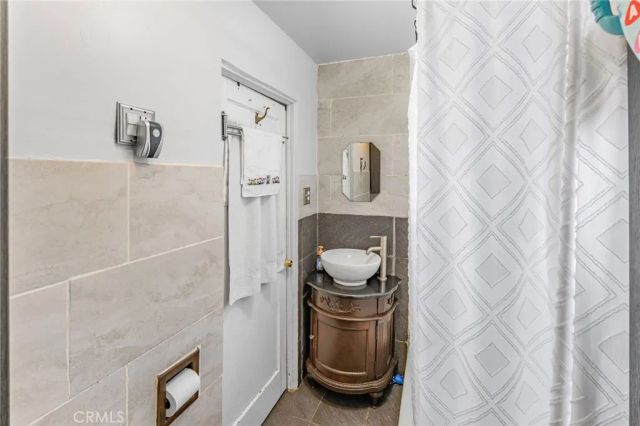 12023 Freeman Avenue, Hawthorne, CA 90250
