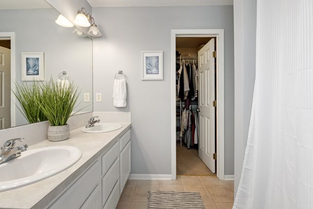 309 N Crest Cir, Wichita, KS 67206