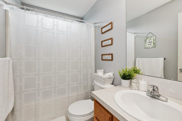 309 N Crest Cir, Wichita, KS 67206