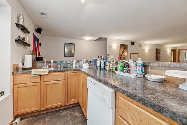 309 N Crest Cir, Wichita, KS 67206