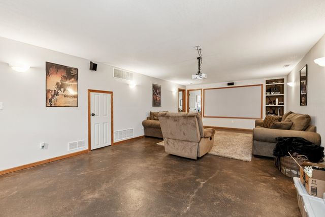 309 N Crest Cir, Wichita, KS 67206