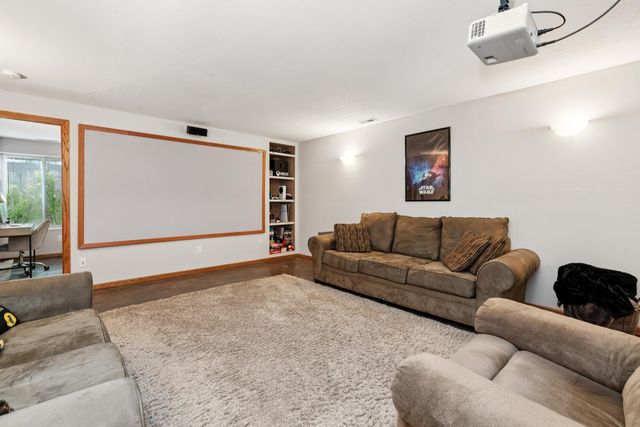 309 N Crest Cir, Wichita, KS 67206