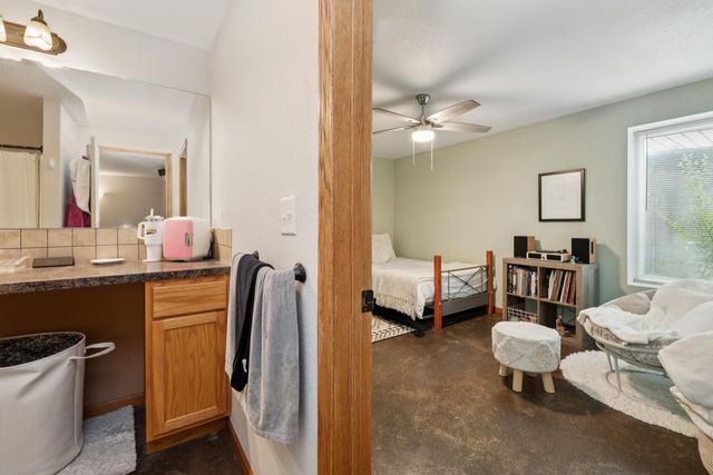 309 N Crest Cir, Wichita, KS 67206