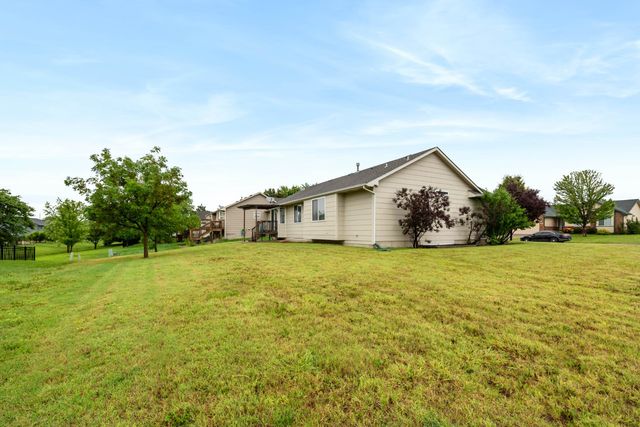 309 N Crest Cir, Wichita, KS 67206
