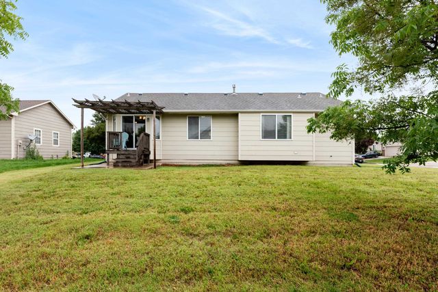 309 N Crest Cir, Wichita, KS 67206