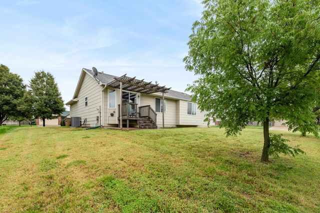 309 N Crest Cir, Wichita, KS 67206