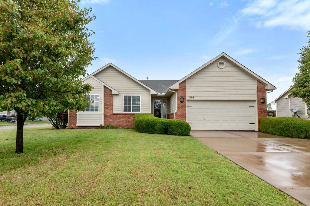 309 N Crest Cir, Wichita, KS 67206