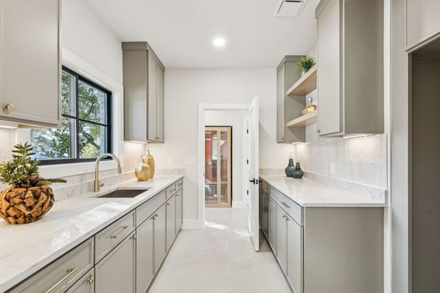 761 Creekwood Drive S, Fairview, TX 75069