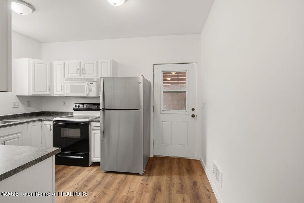560 E KELLY Avenue APT A, Jackson, WY 83001 photo 3