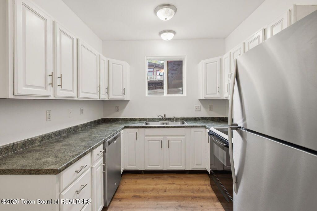 560 E KELLY Avenue APT A, Jackson, WY 83001 photo 4