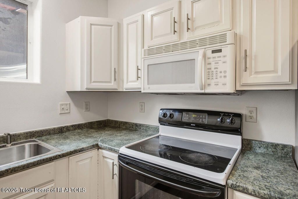 560 E KELLY Avenue APT A, Jackson, WY 83001 photo 5