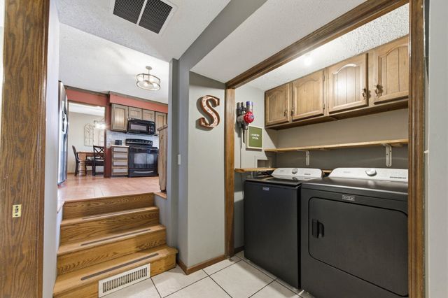 1 Valley View Dr, Goddard, KS 67052
