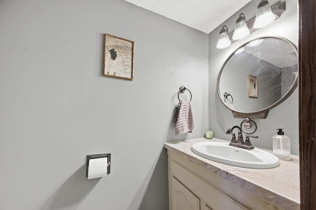 1 Valley View Dr, Goddard, KS 67052