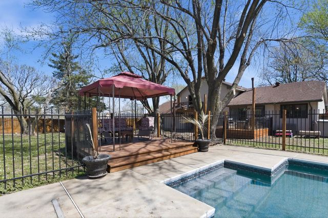 1 Valley View Dr, Goddard, KS 67052