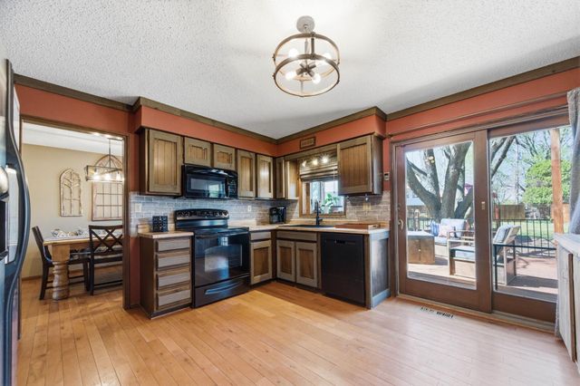 1 Valley View Dr, Goddard, KS 67052
